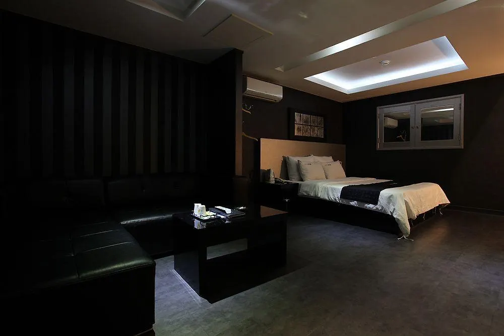 Отель Moxy Seoul Insadong By Marriott Южная Корея