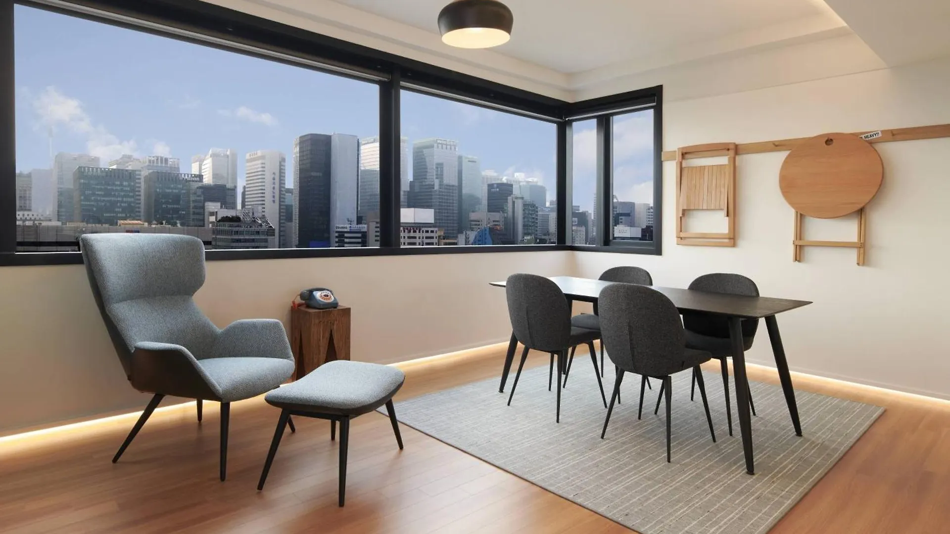 Отель Moxy Seoul Insadong By Marriott