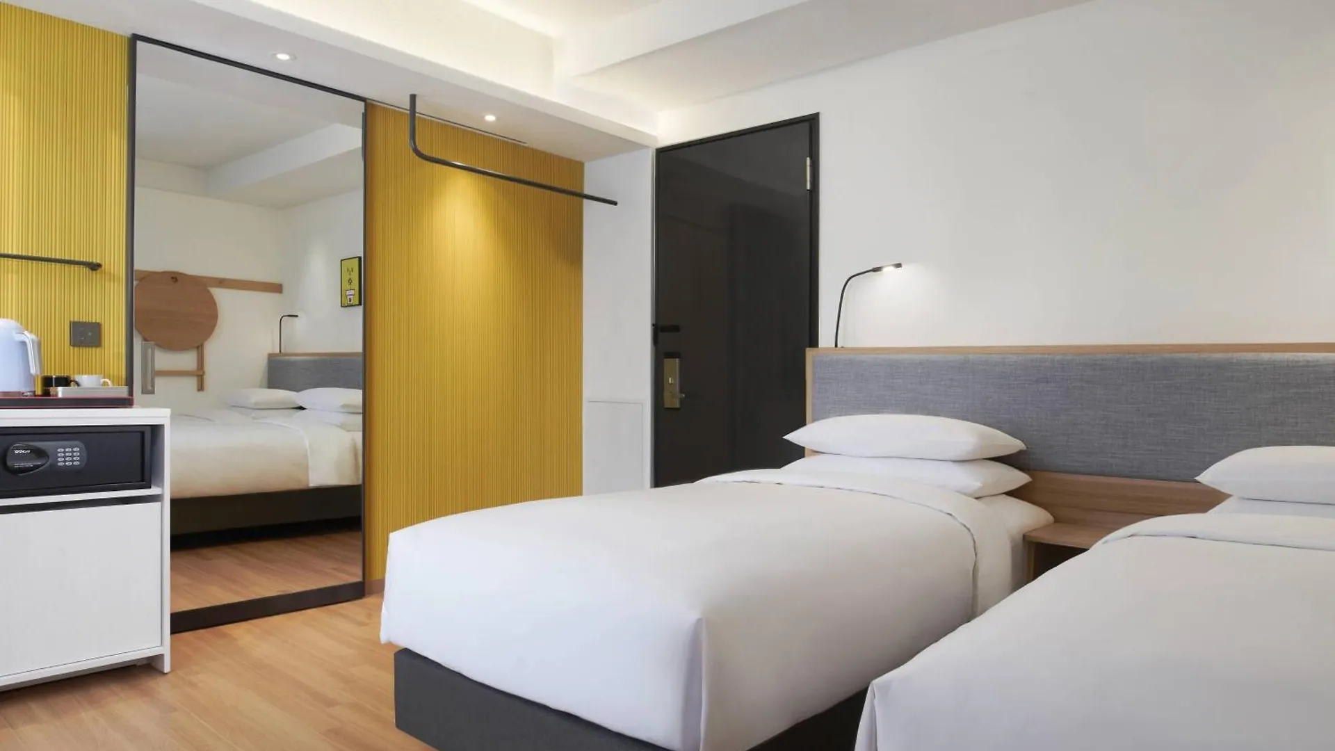 Moxy Seoul Insadong Hotel 3*,