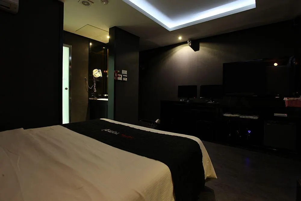 Moxy Seoul Insadong Hotel