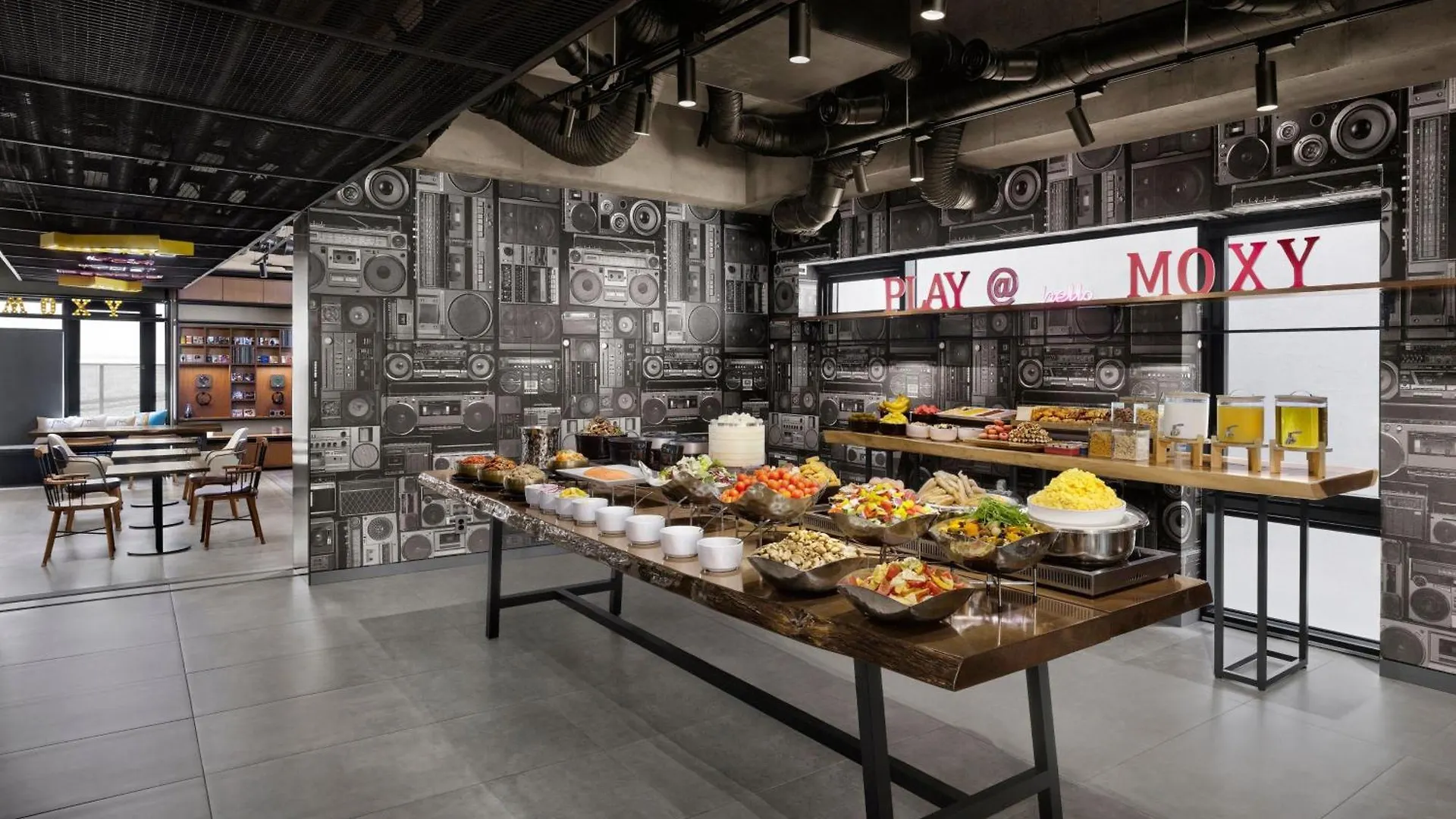 Moxy Seoul Insadong Hotel