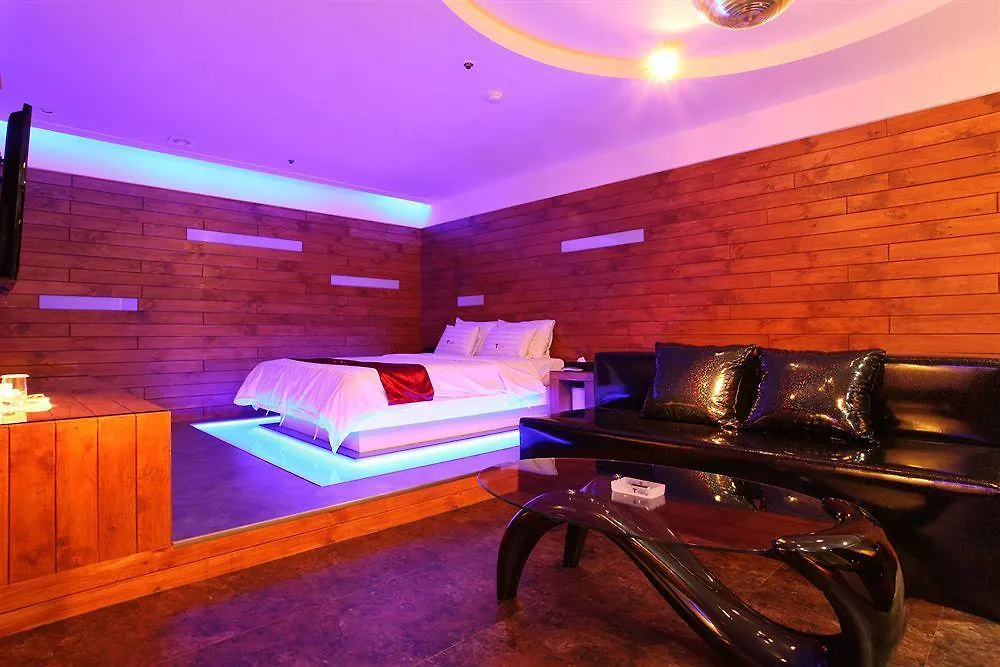 Moxy Seoul Insadong Hotel