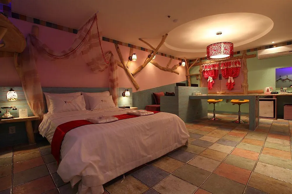 Moxy Seoul Insadong Hotel
