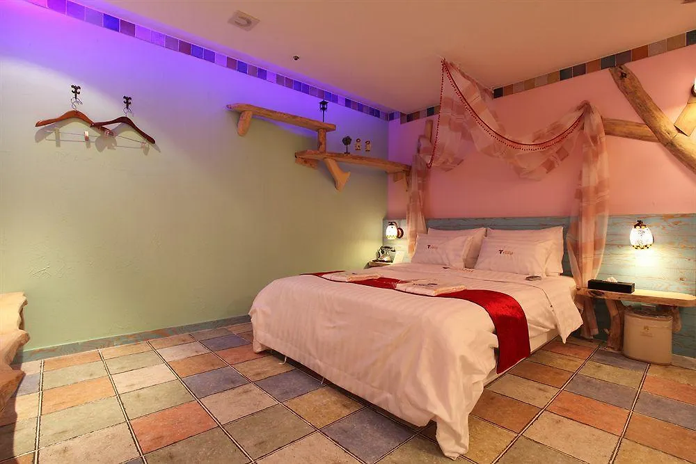 Moxy Seoul Insadong Hotel
