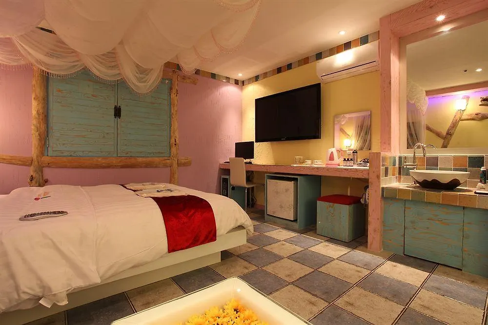 Moxy Seoul Insadong Hotel