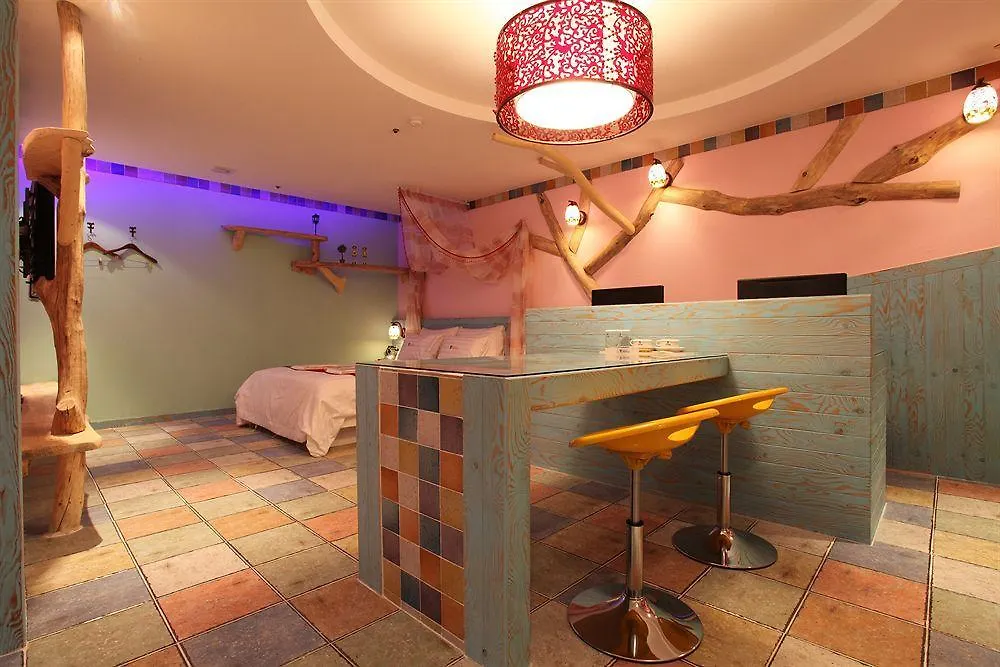 Moxy Seoul Insadong Hotel
