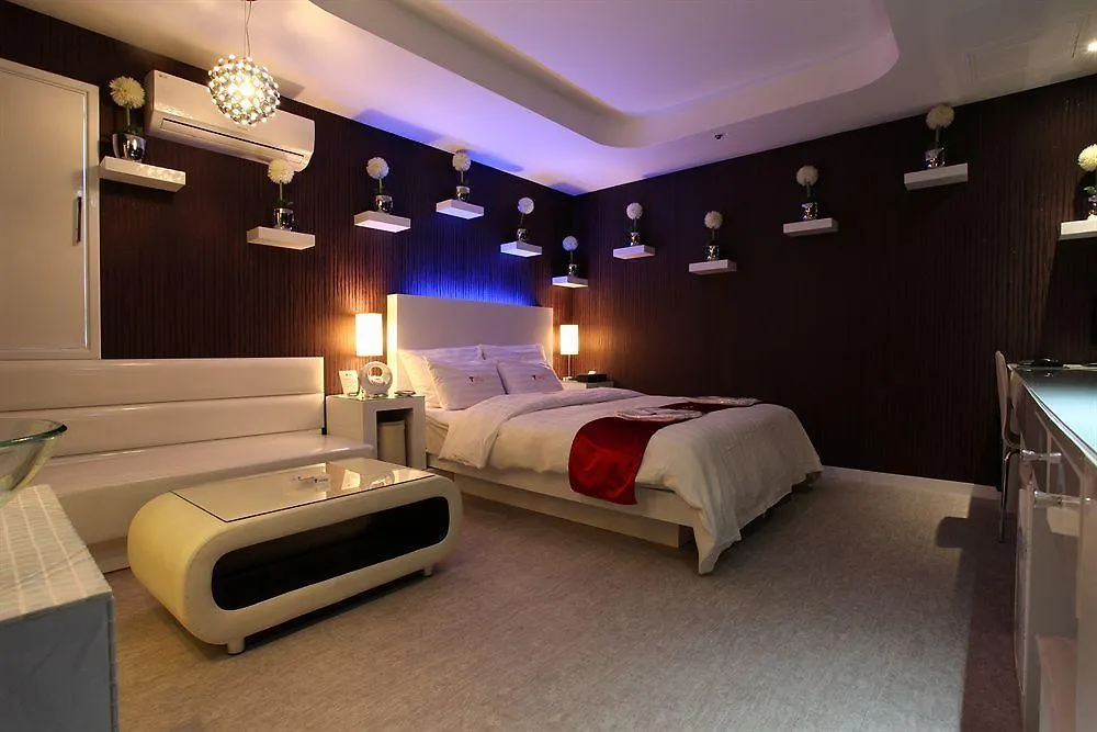 Moxy Seoul Insadong Hotel